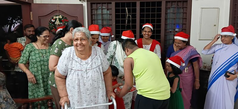 പ്രമാണം:35052 carol 3.jpg