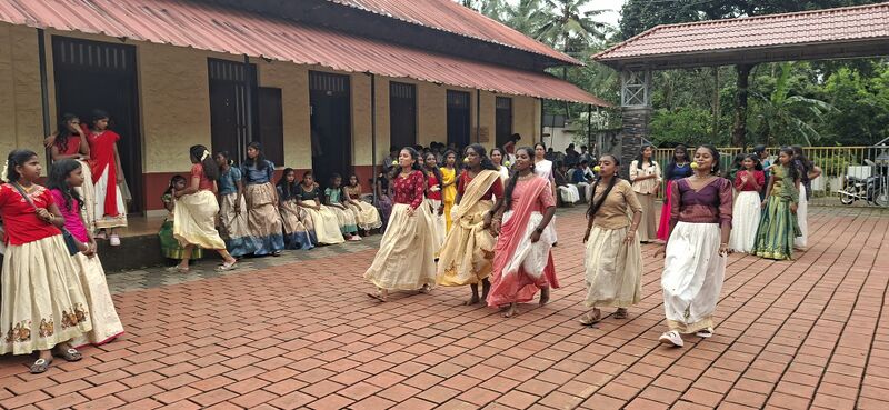 പ്രമാണം:38077 Onam 9 2025.jpg