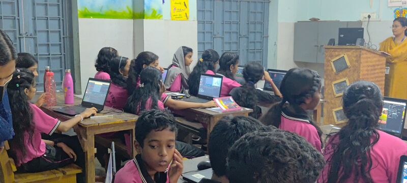പ്രമാണം:42085 lk school 3.jpg