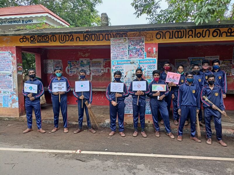 പ്രമാണം:44021 waitingshed cleaning 3.jpg