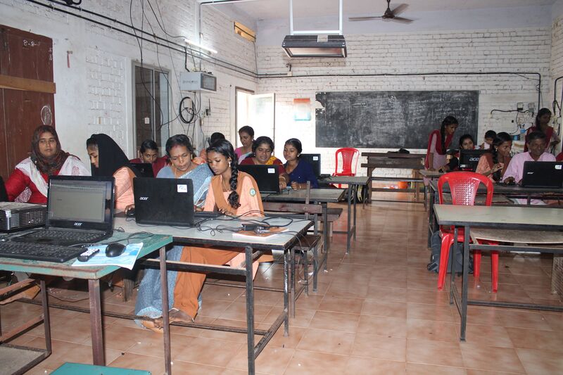 പ്രമാണം:COMPUTER TRAINING FOR PARENTS.jpg