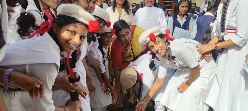 പ്രമാണം:JUNIOR RED CROSS 24049.jpg