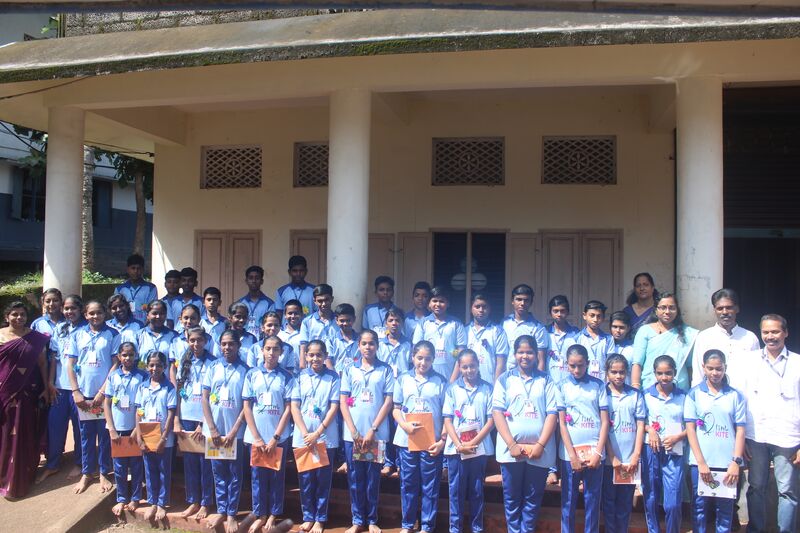 പ്രമാണം:LITTLE KITES.JPG.jpg