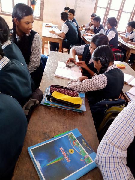 പ്രമാണം:Optics Lab 3.jpg