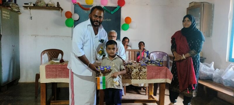 പ്രമാണം:Prize distribution shivraj.jpg