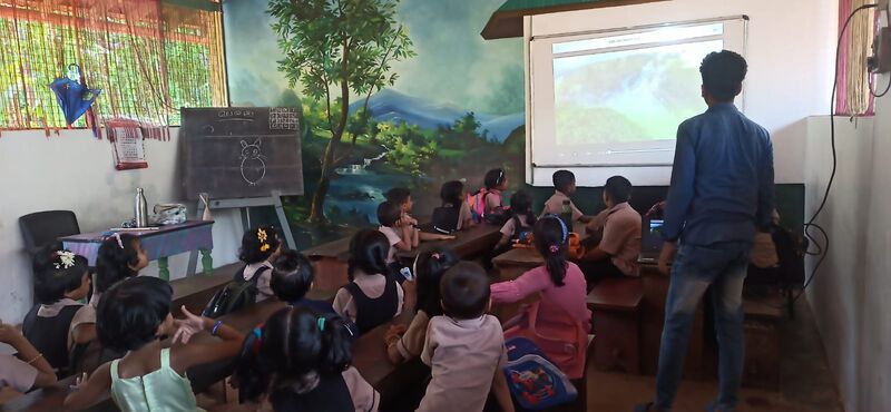 പ്രമാണം:14329 presentation hall.jpg