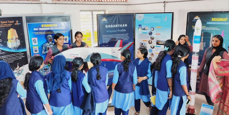 പ്രമാണം:19042 Exhibition Hall.jpg