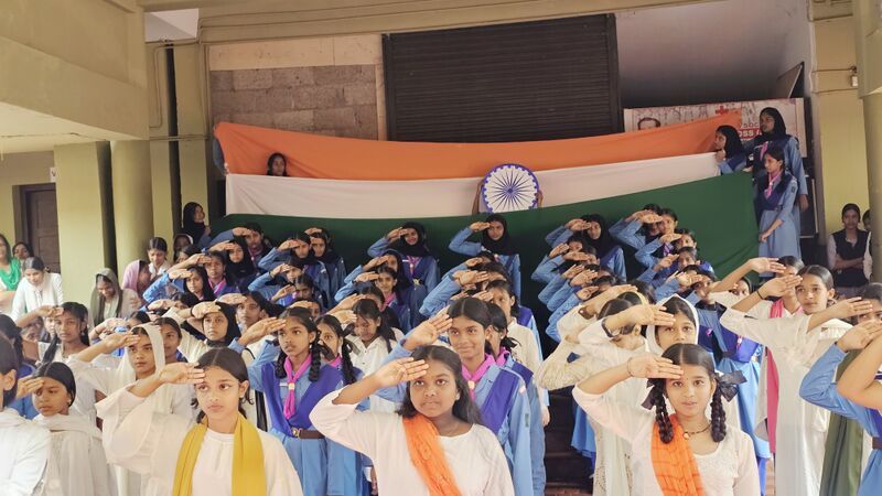 പ്രമാണം:19112 mes independence day3.jpg