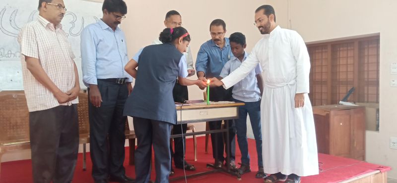 പ്രമാണം:33056sr3.jpg