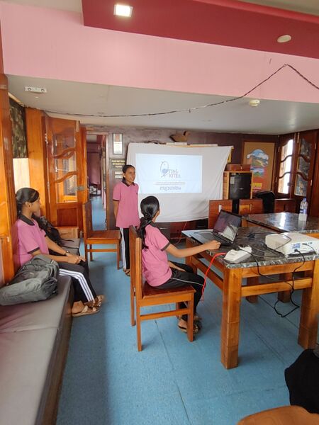 പ്രമാണം:12039 AIclass.jpg