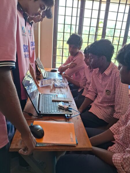 പ്രമാണം:12044 robtic training 26 1.jpg