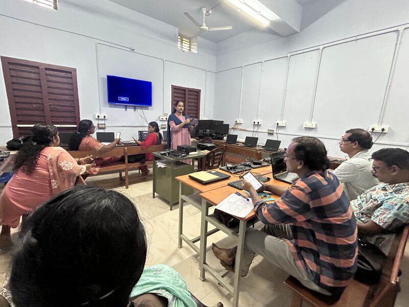 പ്രമാണം:13044-TeachersTraining2025-1.jpeg
