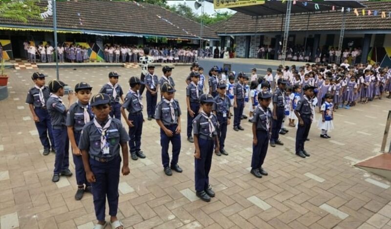 പ്രമാണം:199843-amlps padinjarekkara mlp-scout and guide.jpg