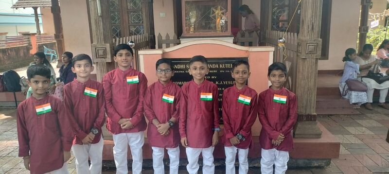 പ്രമാണം:22639 Scool Choir.jpeg