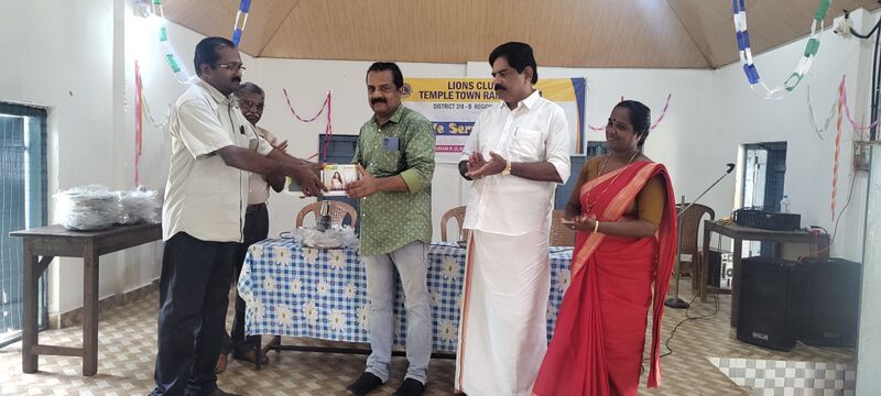 പ്രമാണം:31262- valavoor-lion3.jpg