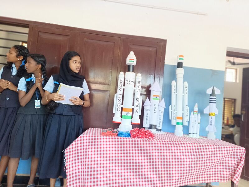 പ്രമാണം:34046 moon33.jpg