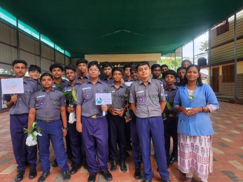 പ്രമാണം:35052 scoutguide 2425.jpg