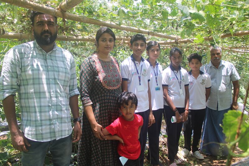 പ്രമാണം:37001 LK Green Thumbs 1.jpg