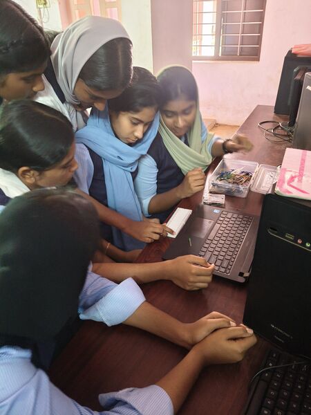 പ്രമാണം:40023 training 3.jpg