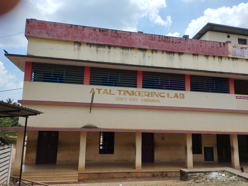 പ്രമാണം:40031 Hitech Atal tinkering lab.jpg