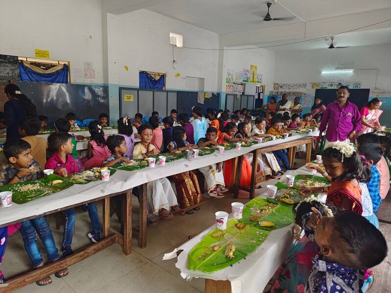 പ്രമാണം:42548 onam celebration2.jpg