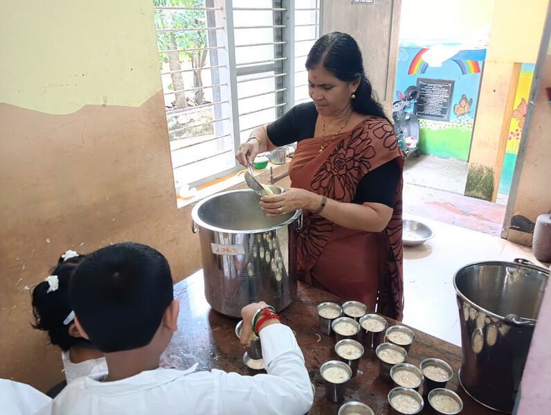 പ്രമാണം:44243 Childrens day25-4.jpg