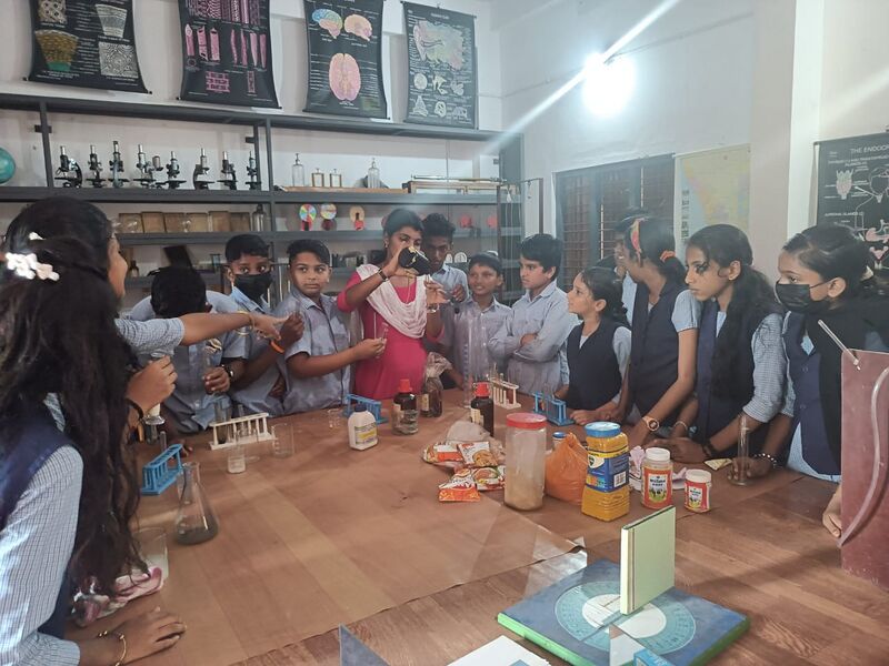 പ്രമാണം:48095 hitech sciencelab 2.jpg