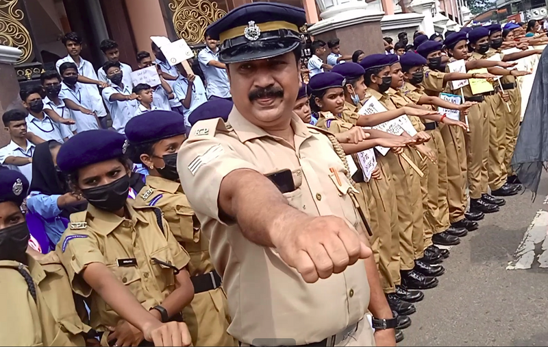 പ്രമാണം:ലഹരി വിരുദ്ധ ദിനം റാലി 2022-8.png