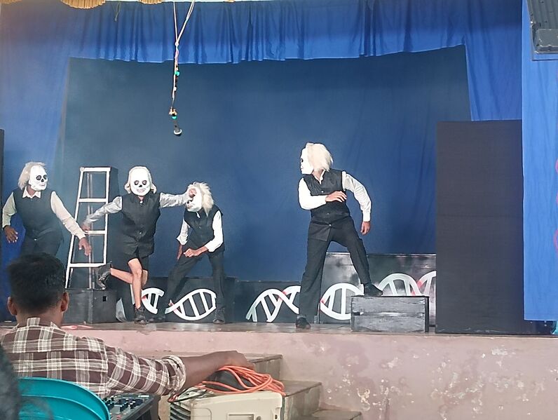 പ്രമാണം:12027 drama1.jpg