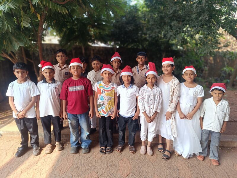 പ്രമാണം:12325-crismass.jpg
