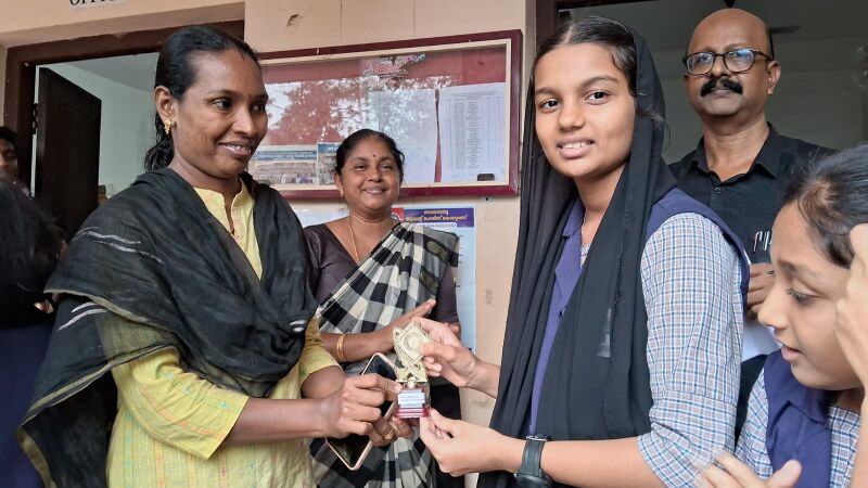 പ്രമാണം:13104 lk reel3.jpeg