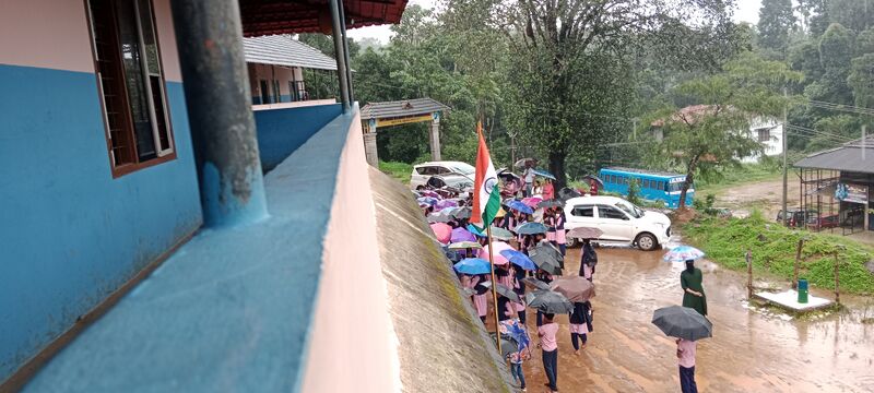 പ്രമാണം:15253 flag hoisting.jpg