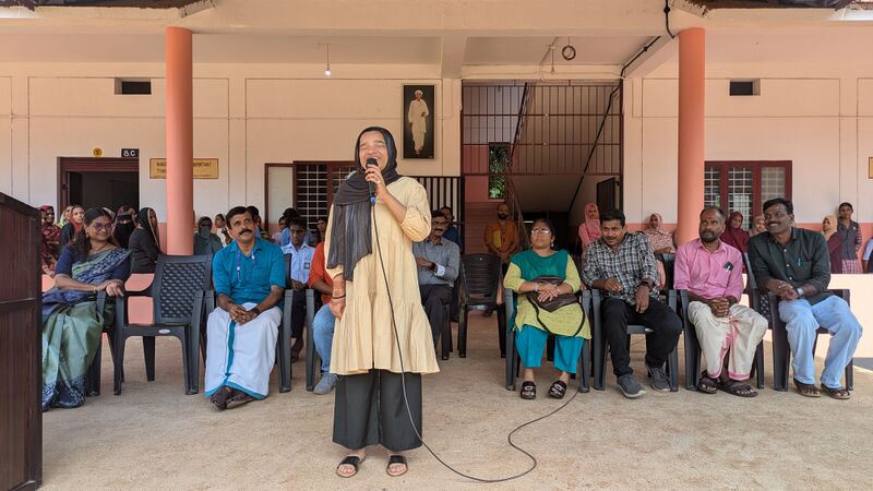 പ്രമാണം:17079-praveshanolsavam-cg.jpg