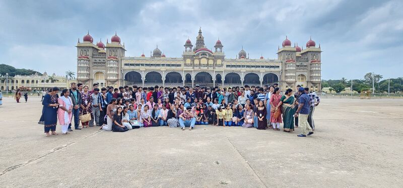 പ്രമാണം:21060 mysour study tour.jpg