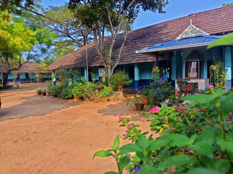 പ്രമാണം:22030 school photo.jpg