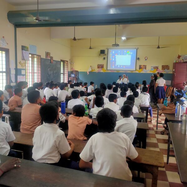 പ്രമാണം:26442 class room.jpg