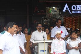 എം.എൽ.എ ഡോ. മാത്യു കുഴൽനാടൻ പ്രസംഗിക്കുന്നു