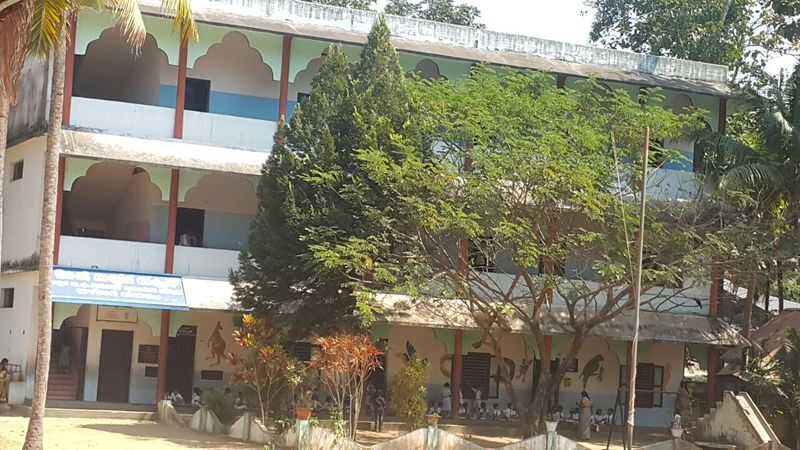 പ്രമാണം:41228 schoolphoto.jpeg