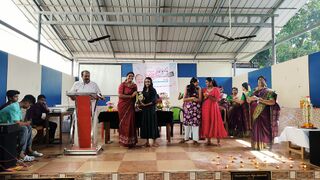 SSLC ക്ക് full A+ ലഭിച്ച കുട്ടികൾക്കുള്ള ആദരം ദേവനന്ദയ്ക്ക് നൽക്കുന്നു