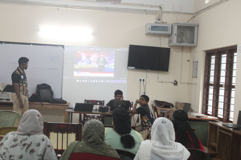 പ്രമാണം:44046 lk25cyber1.JPG