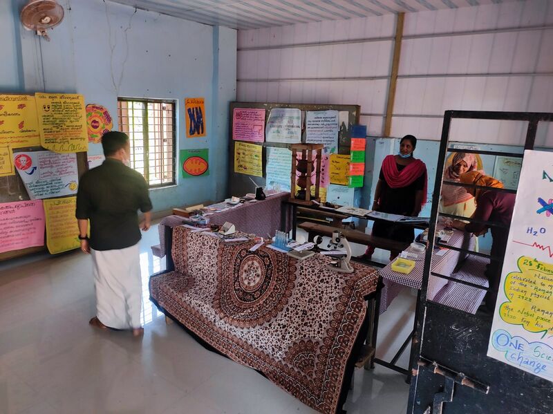 പ്രമാണം:SCIENCE 48477.jpg