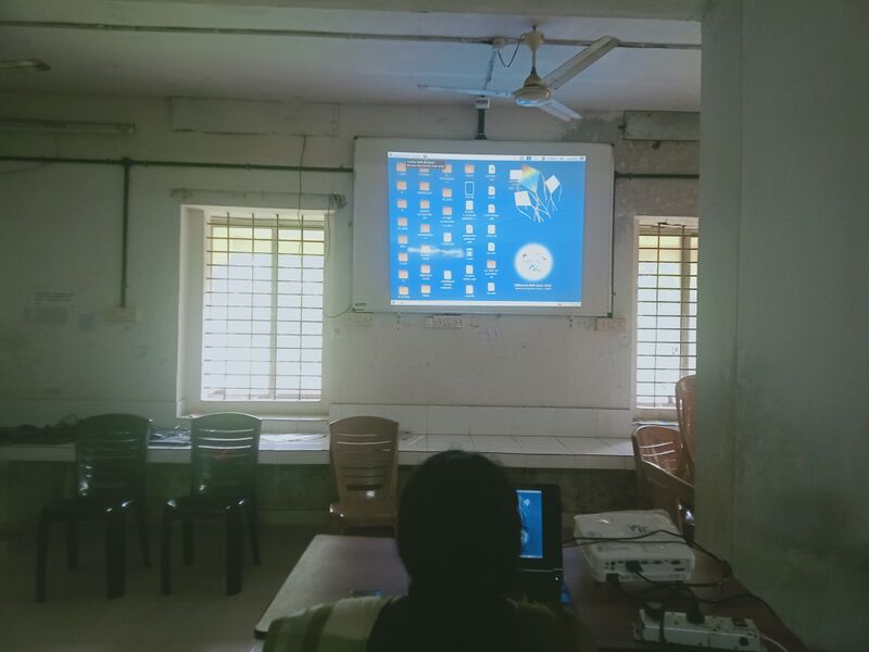 പ്രമാണം:12023 hightech classroom.jpg