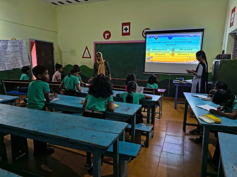 പ്രമാണം:15307 lcd projector.jpg.jpg