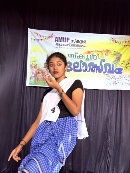 പ്രമാണം:18364 Kalolsavam 2025 (28).jpg