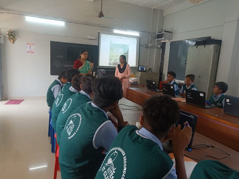 പ്രമാണം:21060-it camp 2.jpg