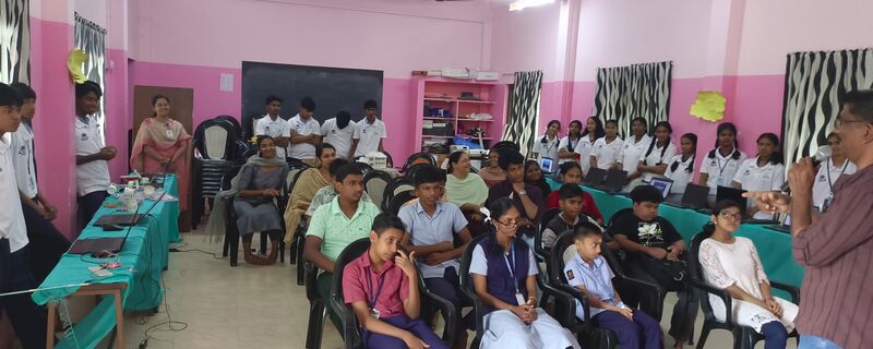 പ്രമാണം:22071 TSR cwsnrobo expo1.jpg