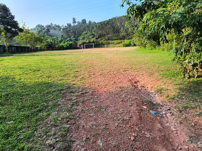 പ്രമാണം:25044.SMHSS.School ground.jpeg