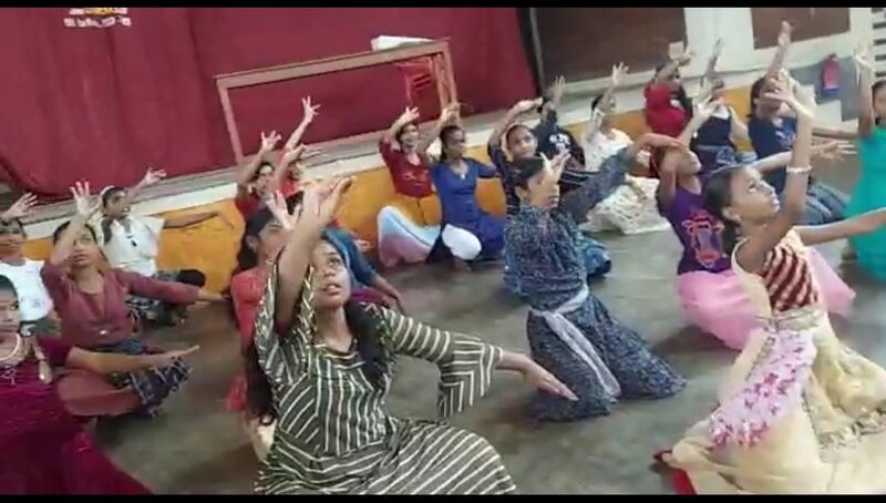 പ്രമാണം:35014 dance 2.jpeg