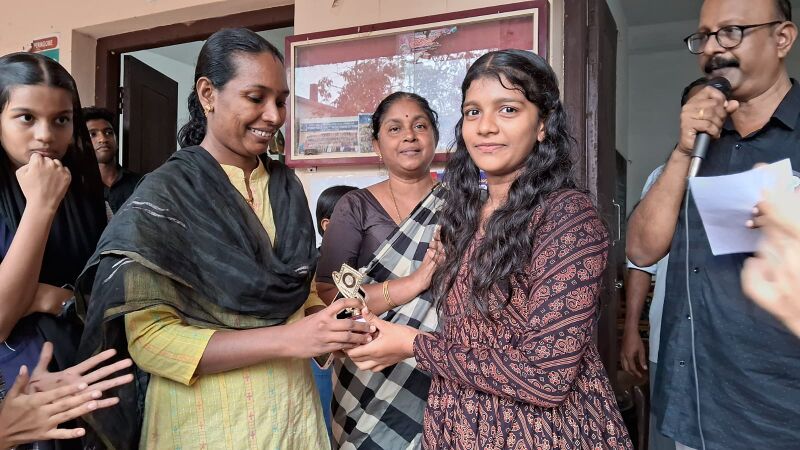 പ്രമാണം:13104 lk reel4.jpeg