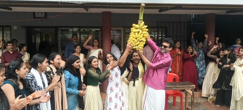 പ്രമാണം:15051 onam sammanam.jpg